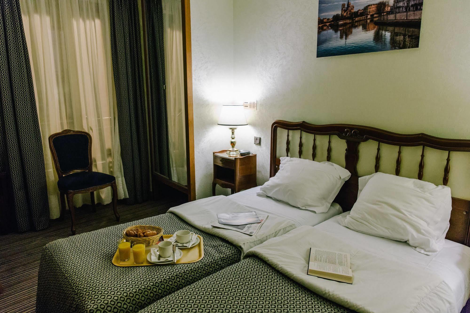 Hotel Saint Christophe Париж Екстериор снимка
