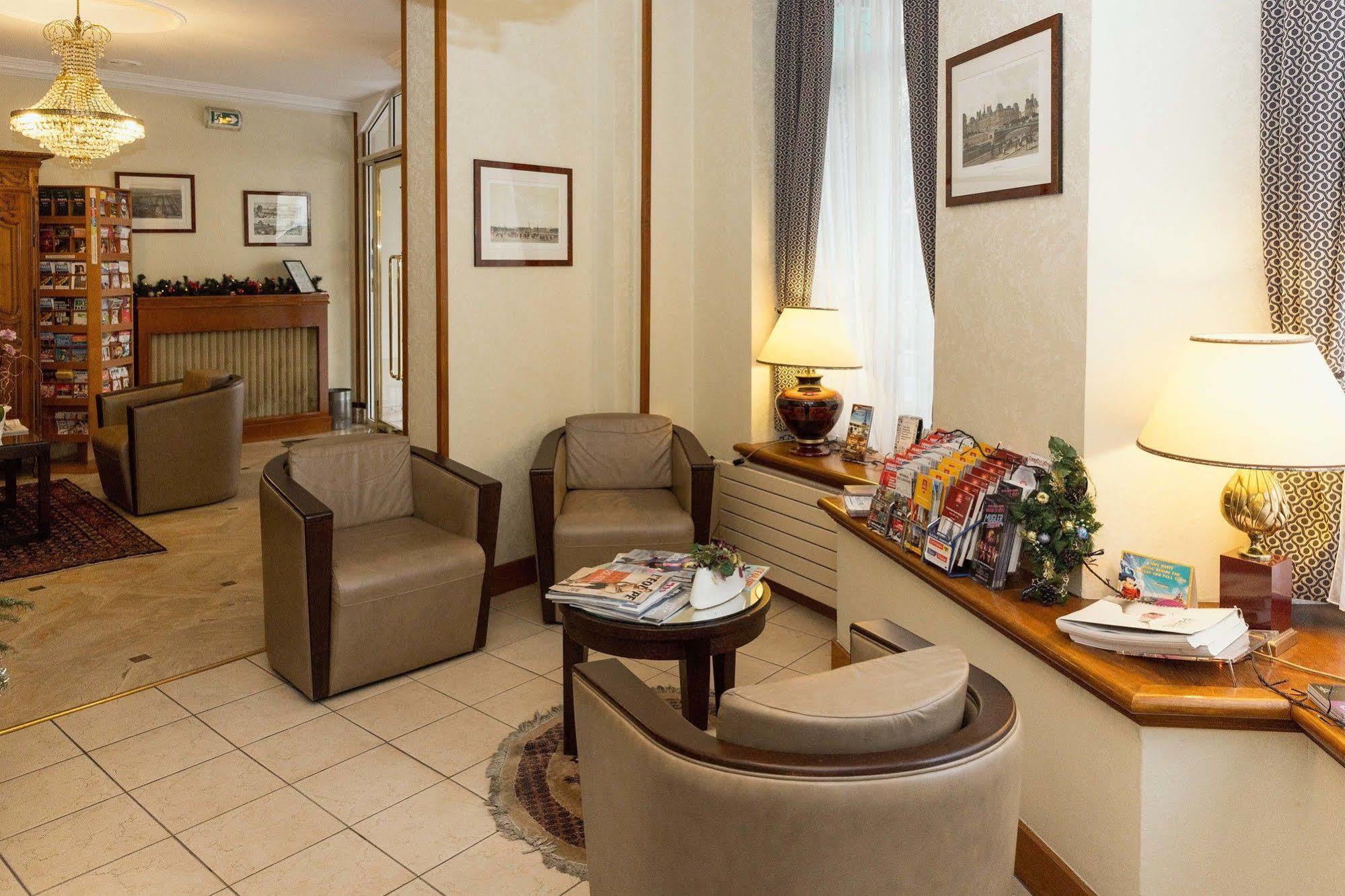 Hotel Saint Christophe Париж Екстериор снимка